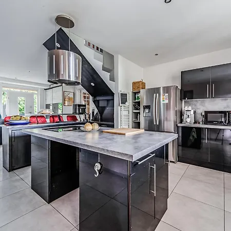 2 Bedroom Gorgeous Home In Pierrefitte-Sur-Seine *