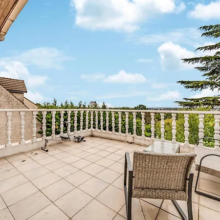 2 Bedroom Gorgeous Home In Pierrefitte-Sur-Seine 塞纳河畔皮埃尔菲特
