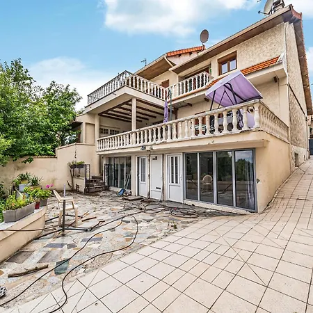 2 Bedroom Gorgeous Home In Pierrefitte-Sur-Seine Hébergement de vacances