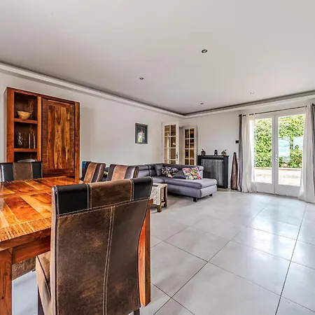Dom wakacyjny 2 Bedroom Gorgeous Home In Pierrefitte-Sur-Seine