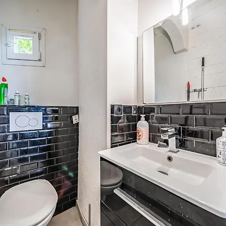 2 Bedroom Gorgeous Home In Pierrefitte-Sur-Seine * 塞纳河畔皮埃尔菲特